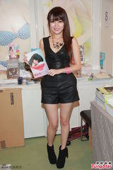 组图：嫩模赵咏瑶宣传写真 否认唱衰组合FFx