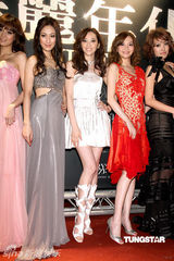 幻灯图：吴佩慈捧场《九》首映 称不会为爱牺牲太多