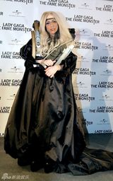 幻灯：Lady Gaga柏林音乐奖揽3奖 戴面纱似老巫婆
