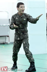 组图：SJ利特演歌舞剧激动飙泪 池贤宇亮相