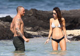 组图：梅根-福克斯现身夏威夷海滩比基尼秀身材