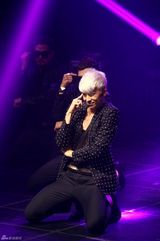 高清组图：2PM祐荣个人专辑发布会大秀腹肌