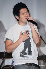 组图：曹格欲捐演唱会收入 不怕与萧敬腾比较