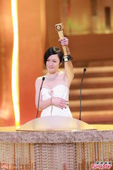 组图：TVB台庆田蕊妮凭《巨轮》获视后泣不成声