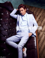 组图：李敏镐登杂志封面 长腿型男魅力难挡