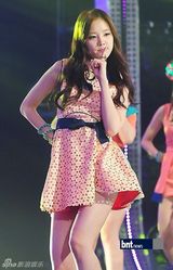 组图：韩团Apink出演音乐节目《冠军秀》展热情舞台