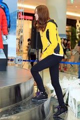 组图：孔孝真休闲装出席品牌活动 笑容明朗