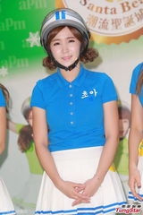 组图：Crayon Pop戴头盔现身握手会 大跳热舞