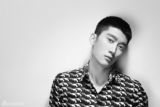 组图：宋珉宇发布全新写真气质冷峻