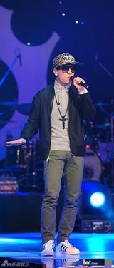 组图：神话Dynamic Duo出演音乐节目《You and I》