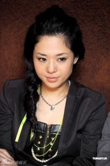 组图：苍井空麦浚龙宣传新片 两人眼神暧昧频互动