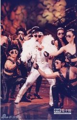 组图：高凌风生前旧照帅气 患癌后满头白发