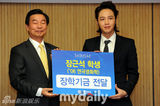 组图：韩国艺人张根硕为母校捐赠六百六十万人民币