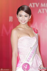 组图：尚格云顿助阵2012亚姐竞选赞佳丽优雅