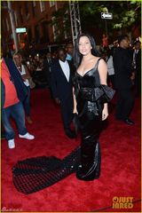 组图：MTV红毯女星水果姐秀牙套ladygaga扮人鱼