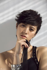 组图：隋俊波质感写真率性明媚气质独特