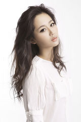 组图：杨紫【演员】清新写真 演绎青涩到恬静小女人蜕变