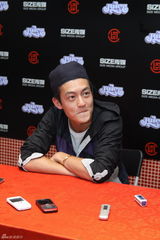 高清图：陈冠希上海出席活动 表情丰富活力四射