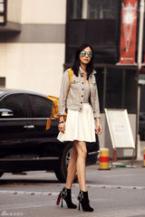 组图：姚晨时尚街拍四连发变身干练俏女郎