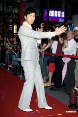 幻灯图：《叶问前传》台北首映 杜宇航叶准大耍咏春 