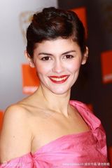 幻灯图集：英国奥斯卡红毯 温丝莱特艳压群芳