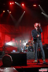 组图：英国乐队BLUR香港开唱 陈奕迅夫妇现身