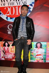 组图：邵兵型酷现身盛典 时尚征服论风靡微博