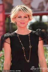 组图：《大师》记者会 玛莉亚与阿玛尼女掌门斗艳