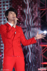 组图：严爵挑战唱跳险破音 林俊杰压轴热舞