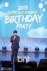 组图：韩星孙浩英迎34岁生日 与粉丝同庆祝