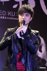 组图：古巨基三年磨一剑再发声 张柏芝令其请客