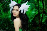 高清组图：韩雯雯化身绿色天使 大自然拍写真