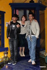 组图：杨丞琳与小鬼戏中饰情侣 重温初恋美好 