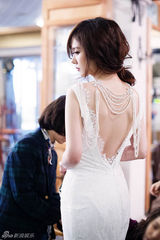 组图：张娜拉拍婚纱写真 称有不错对象马上结婚