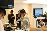 组图：谢霆锋《快本》展厨艺 大谈生意经