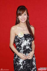 组图：候选港姐20强职业装亮相 郑裕玲亲授秘技