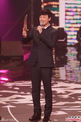 组图：容祖儿九夺劲歌金曲歌后 林峰获最受欢迎