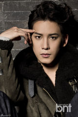 高清组图：韩星朴基雄拍写真 雕刻外貌精致帅气