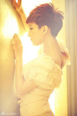 高清图：马苏再曝梦幻写真 彰显甜美女人味