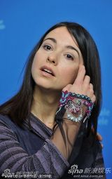 高清：竞赛片《奖励》发布会 导演宝拉携众演员到场