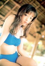 组图：滨崎步少女泳装照曝光 婴儿肥容貌变化大