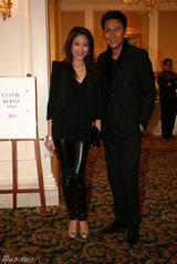 幻灯：薛家燕黄裙优雅亮相婚礼仪式  马德钟显帅气