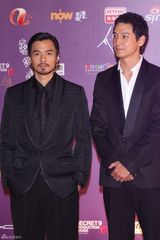 幻灯图：冯德伦熟男造型亮相香港电影金像奖 