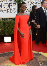 组图：金球奖女星红毯 沃特森露背亚当斯八字奶