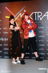 高清图：江若琳动感秀春装 张继聪曝全家周末总动员