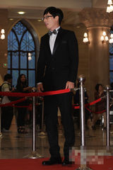 组图：刘在石现身百想红毯气质沧桑