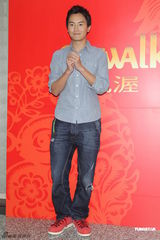 高清图：林志玲轻松面对春晚走光 自认表现过关