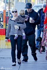 组图：P!nk全家三人出行 共享天伦惹人羡