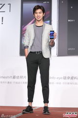 组图：陈柏霖帅气亮相 对新戏角色保密到家