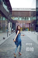 明星爱街拍：张俪微笑诠释Fashion Lady